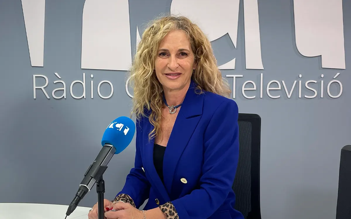 Imagen de Celine Coronill durante una intervención en radio