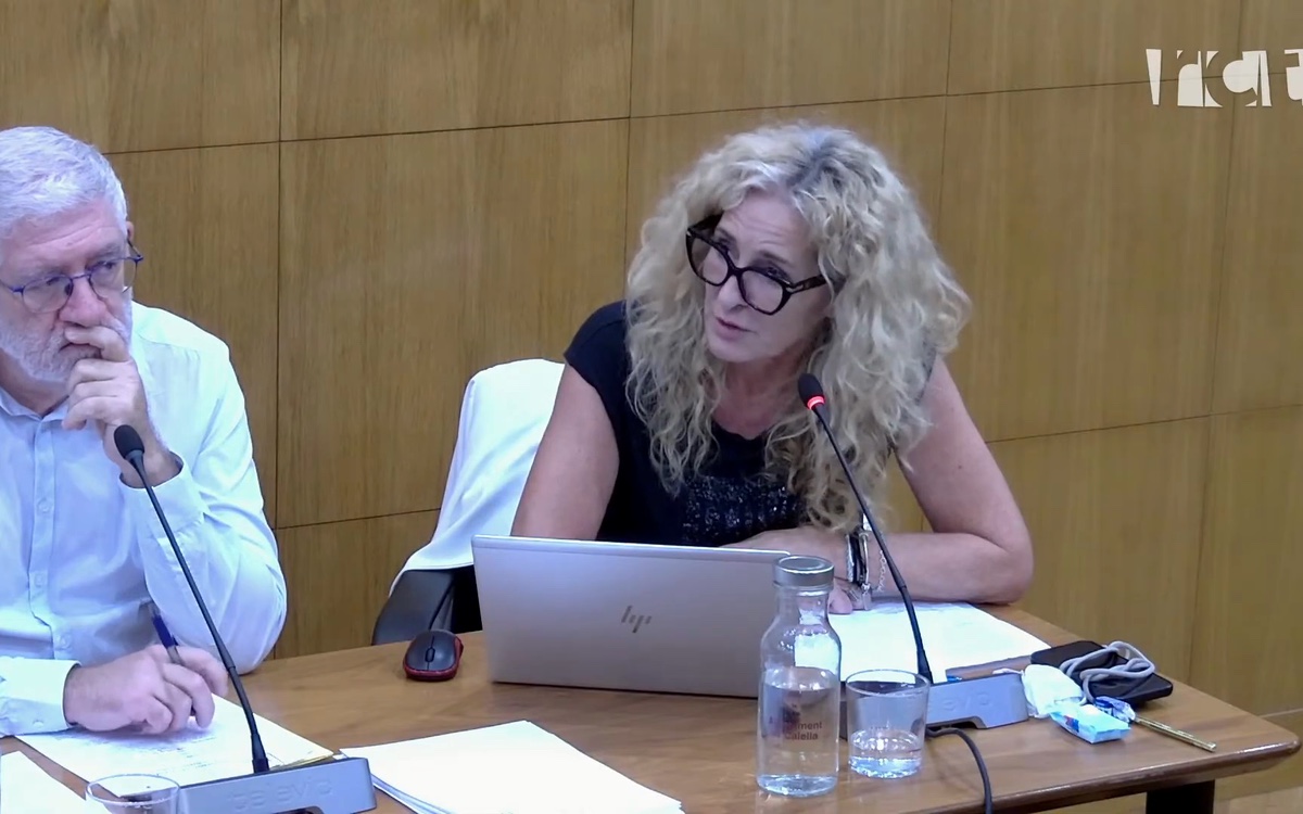 Celine Coronil en el pleno del Ayuntamiento de Calella
